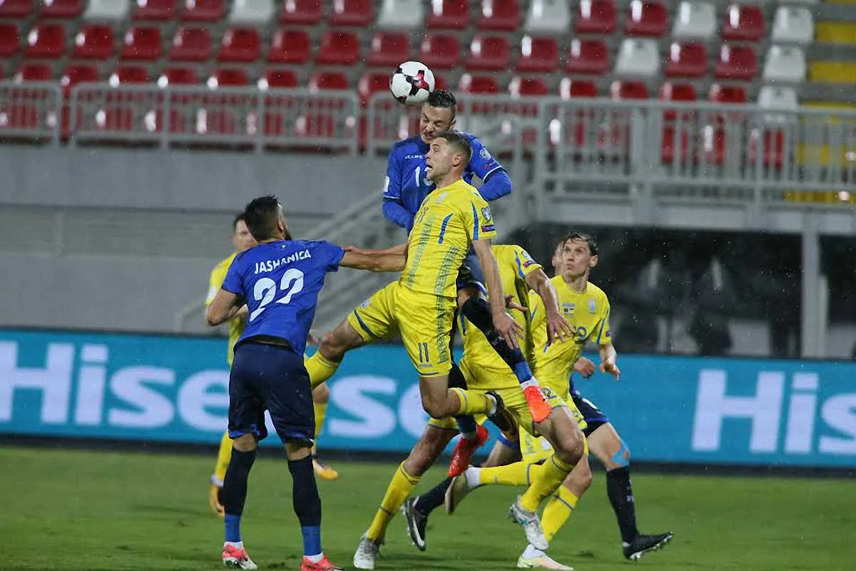 Артем Кравець у матчі Косово – Україна / фото Є. Кравс