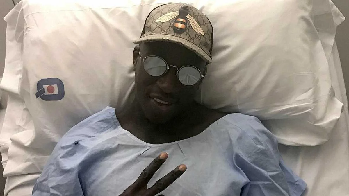 Бенджамін Менді після операції