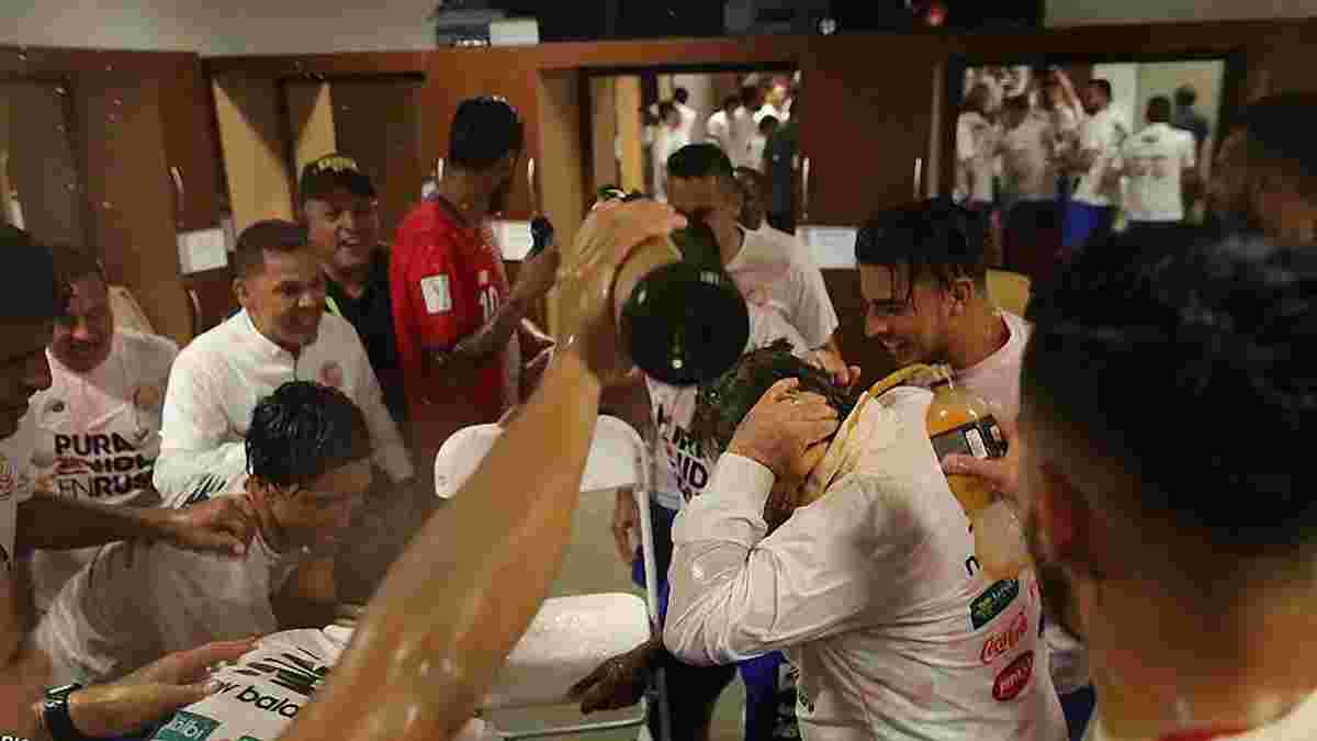 Кейлор Навас поголив головного тренера після того, як Коста-Ріка вийшла на ЧС-2018