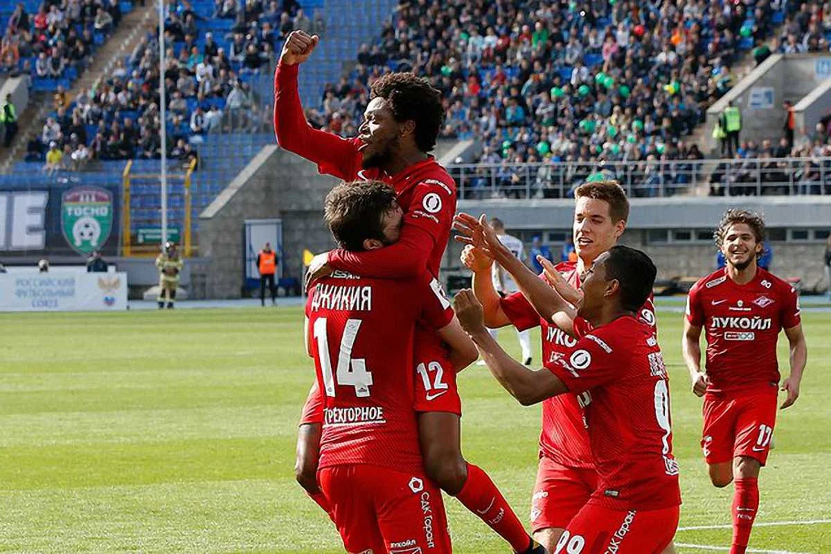 Луис Адриано