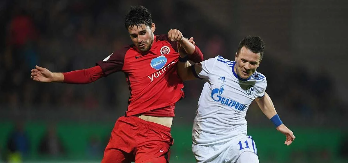 Евгений Коноплянка в матче Вехен – Шальке