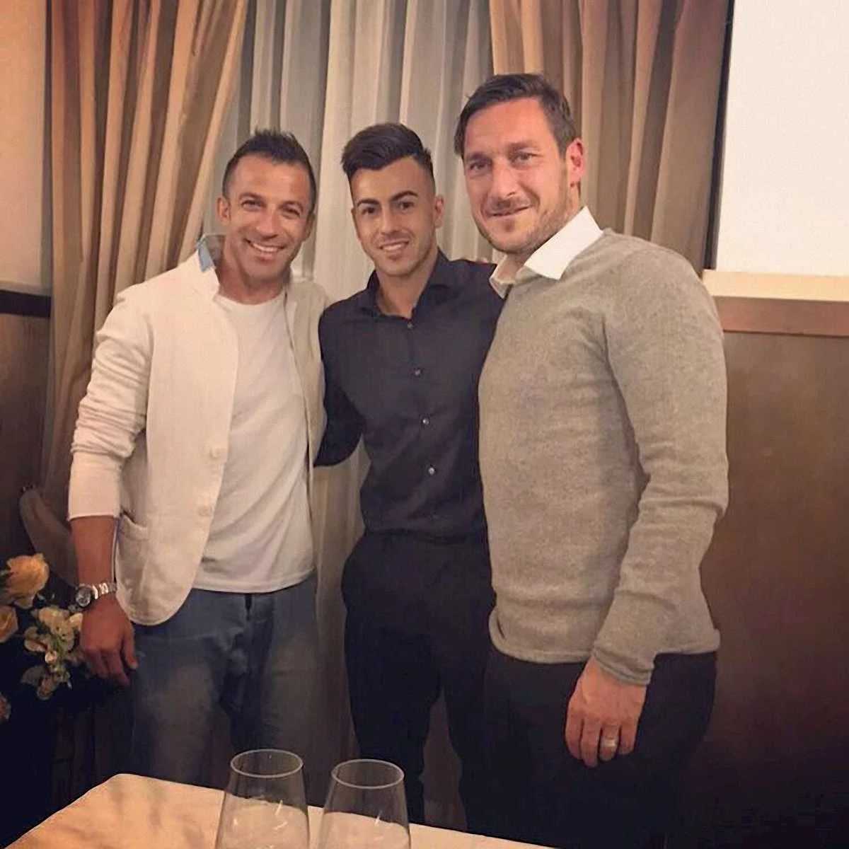 Стефан Эль-Шаарави (в центре)