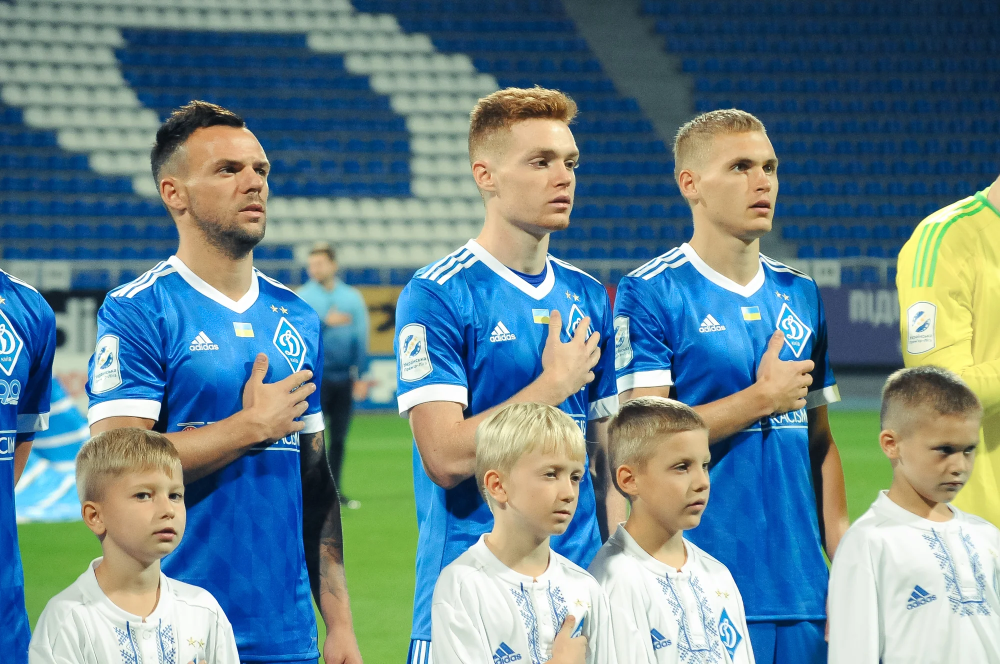 Віктор Циганков (по центру)