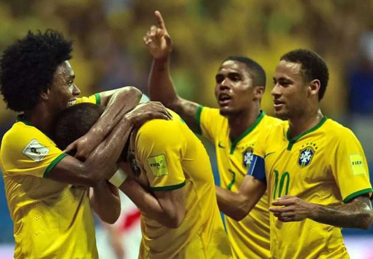 Виллиан (крайний слева)