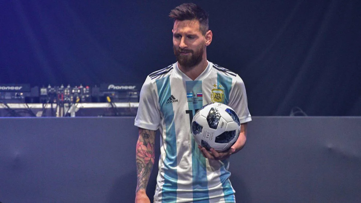 Лео Месси представил Telstar 18