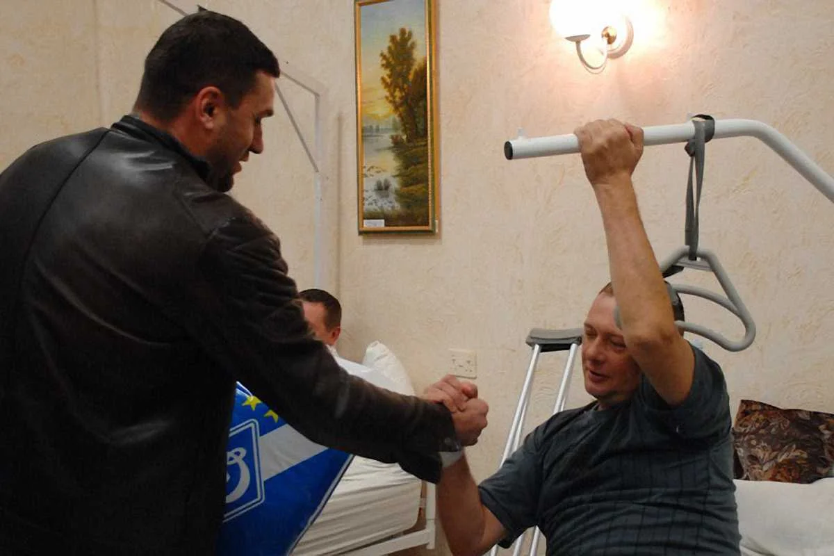 Представители фан-клуба Динамо посетили воинов / ФК Динамо Киев