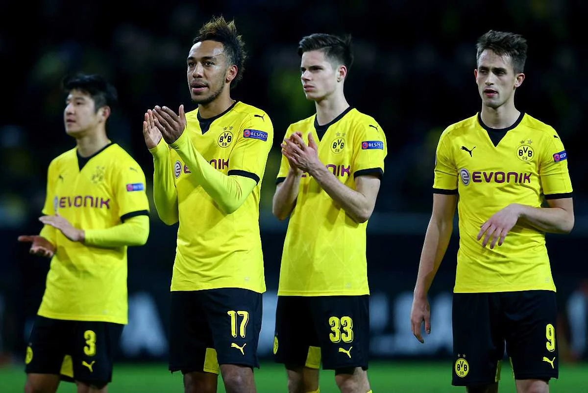 Юліан Вайгль (другий справа)