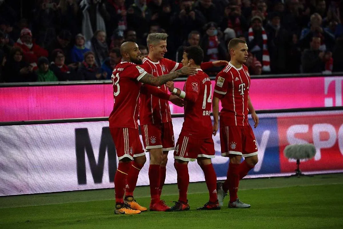 Бавария празднует забитый гол