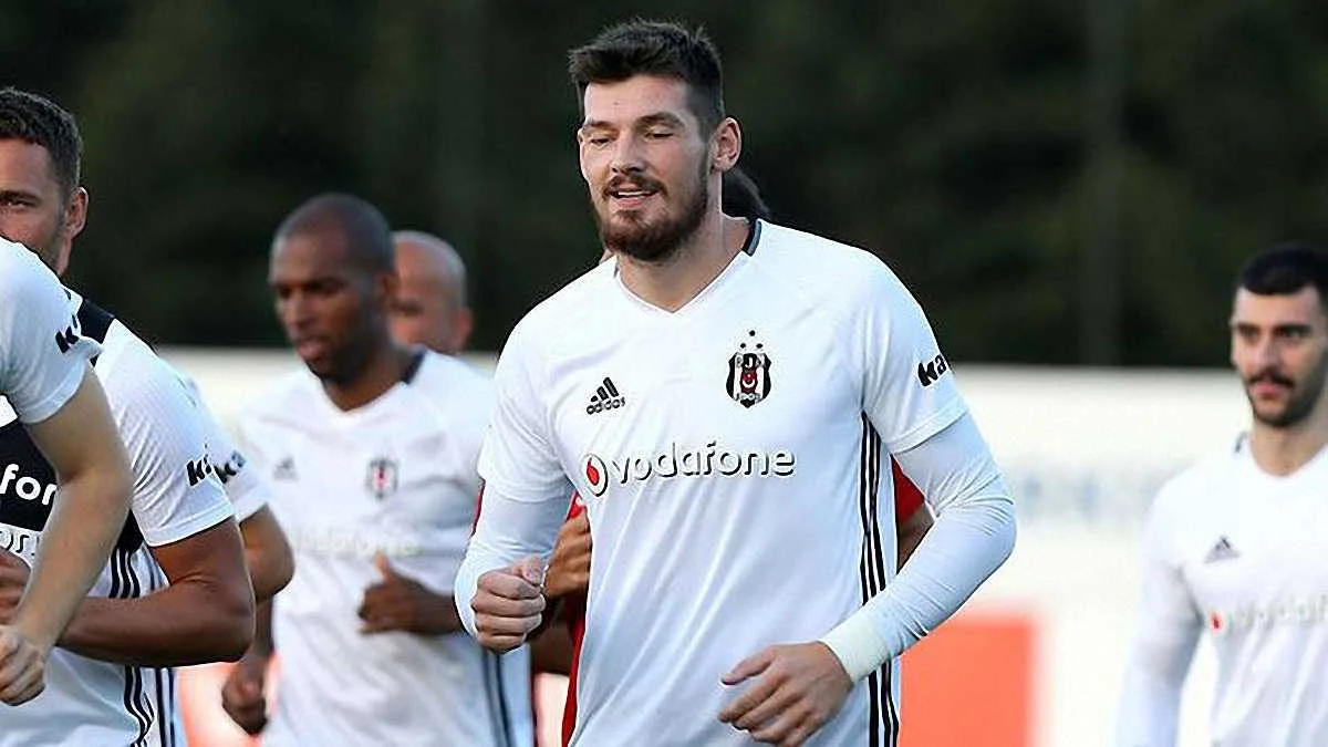 Денис Бойко