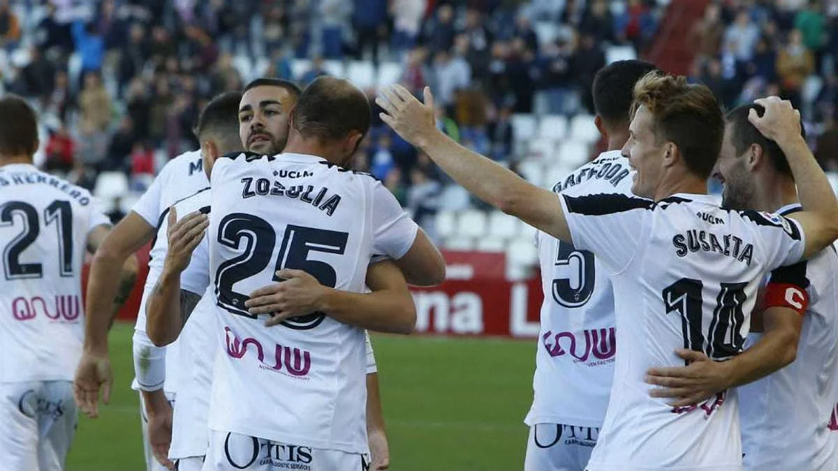 Роман Зозуля з партнерами / фото Ла Ліга