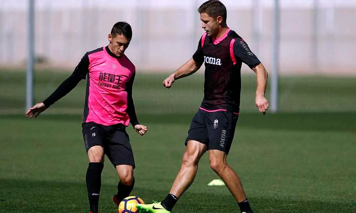 Артем Кравец (справа) / ФК Гранада