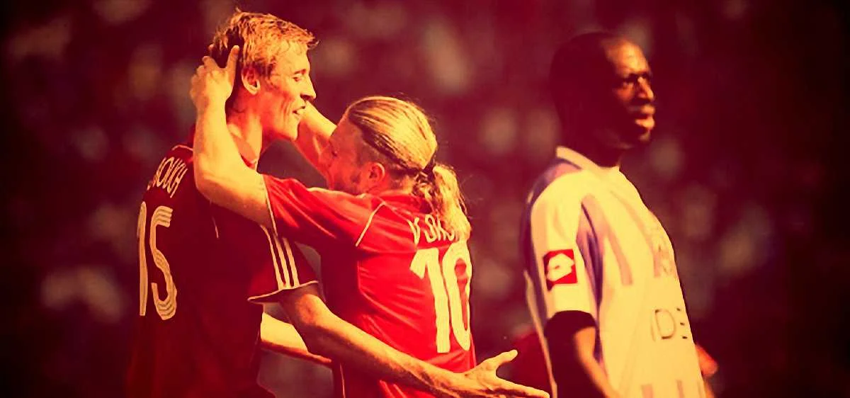 Андрей Воронин едва дотягивается до Питера Крауча