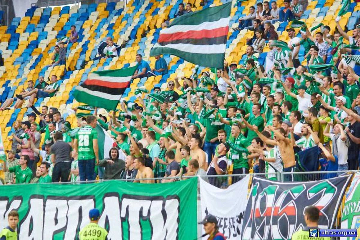 Фанати Карпат