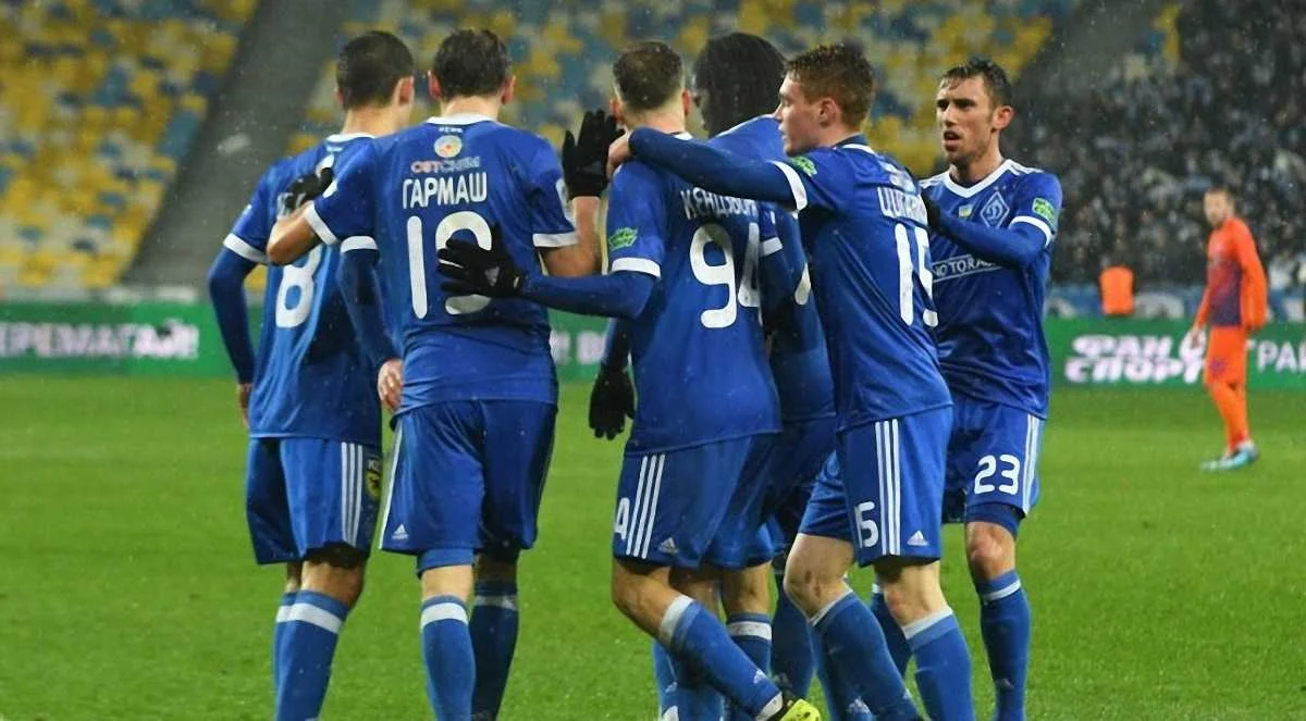 Гармаш получает поздравления от партнеров / ФК Динамо