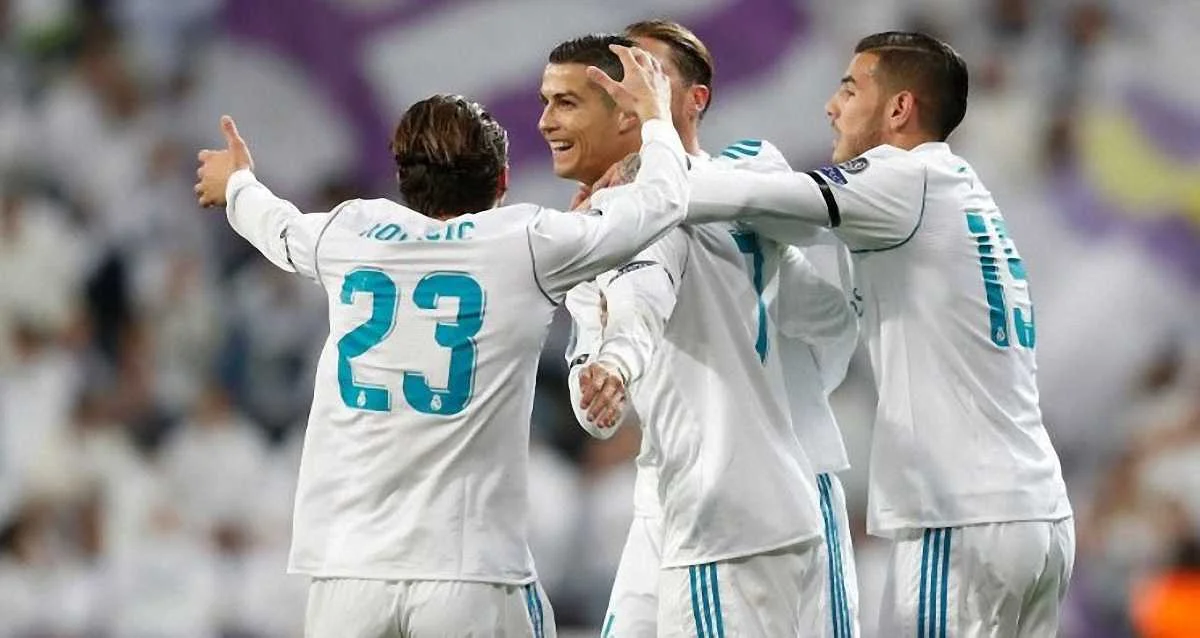 Роналду забивает гол