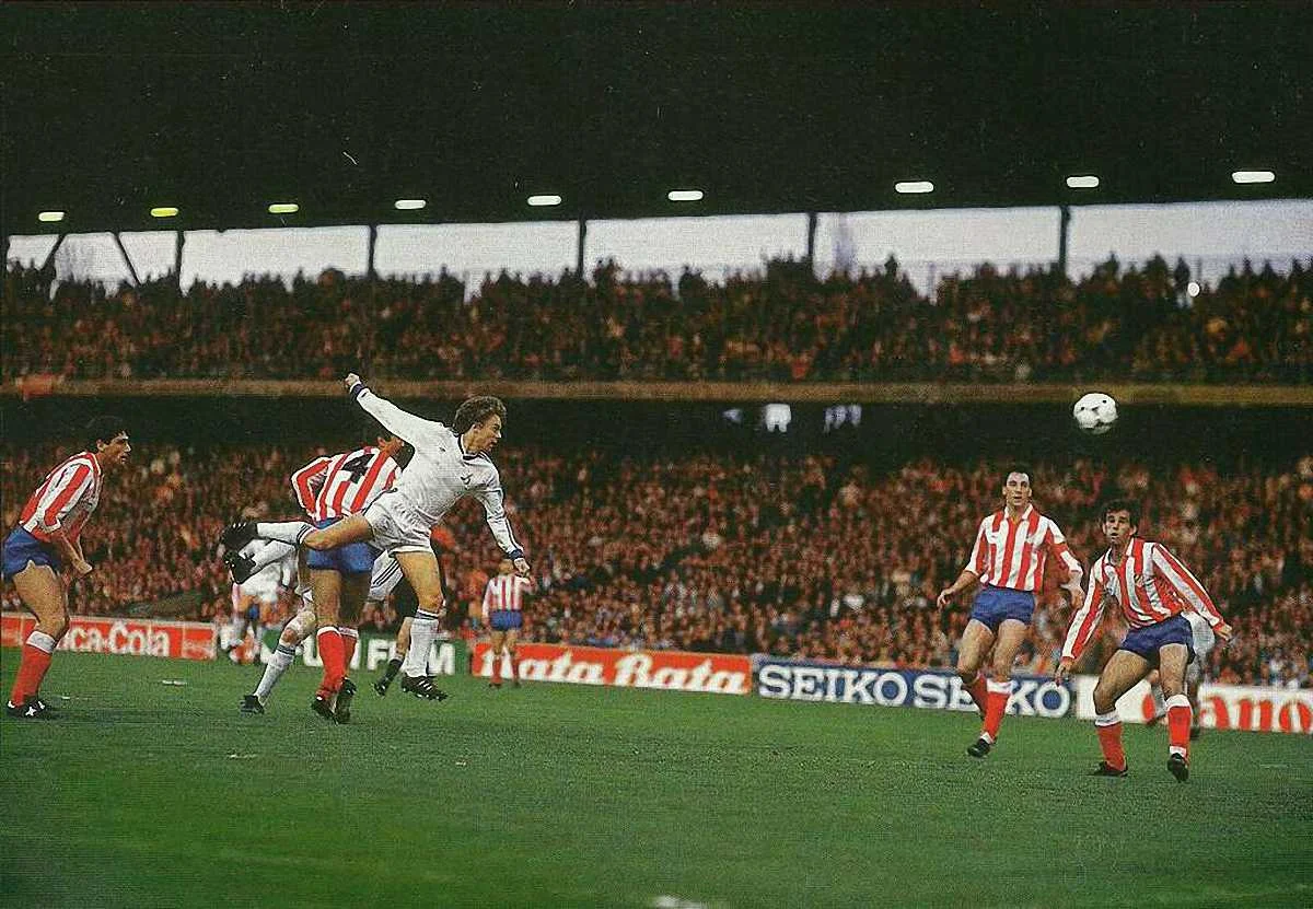 Олександр Заваров (зліва) забивав у фіналі Кубка Кубків 1986