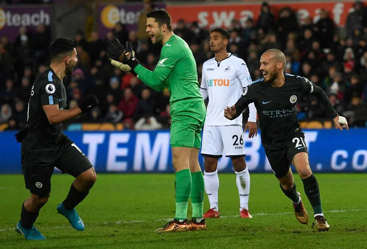 Давід Сільва святкує забитий гол