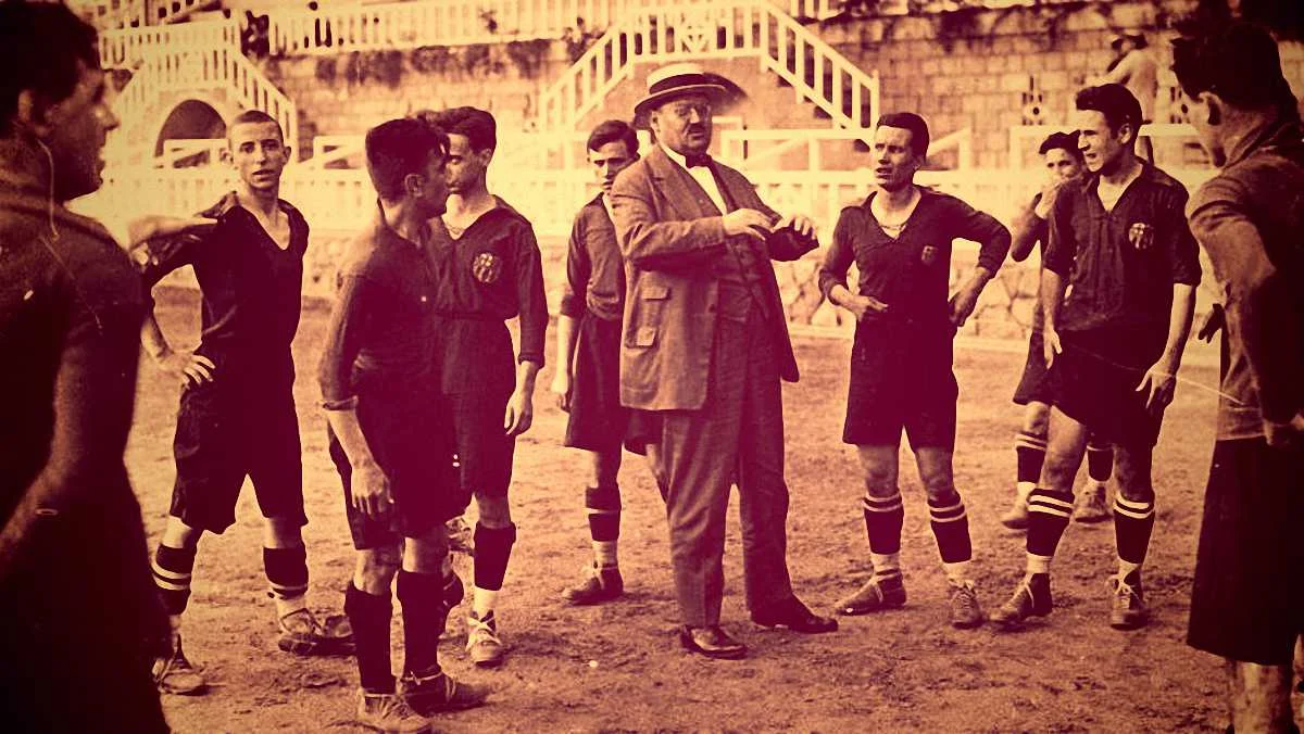 Жоан Гампер в оточенні своєї команди