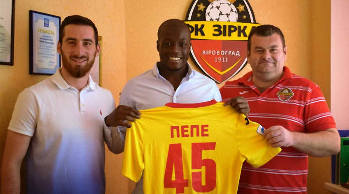 Сесе-Франк Пепе (по-центру)