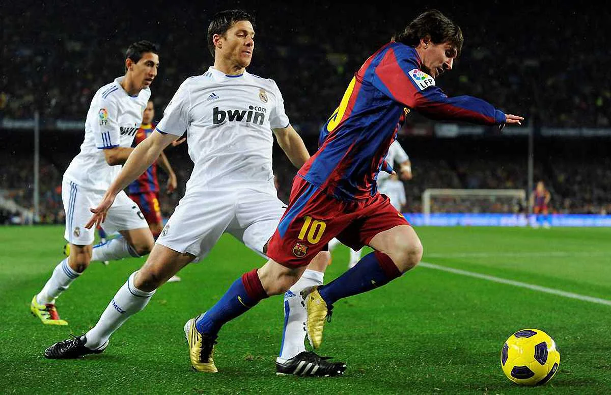 Хабі Алонсо проти Лео Мессі
