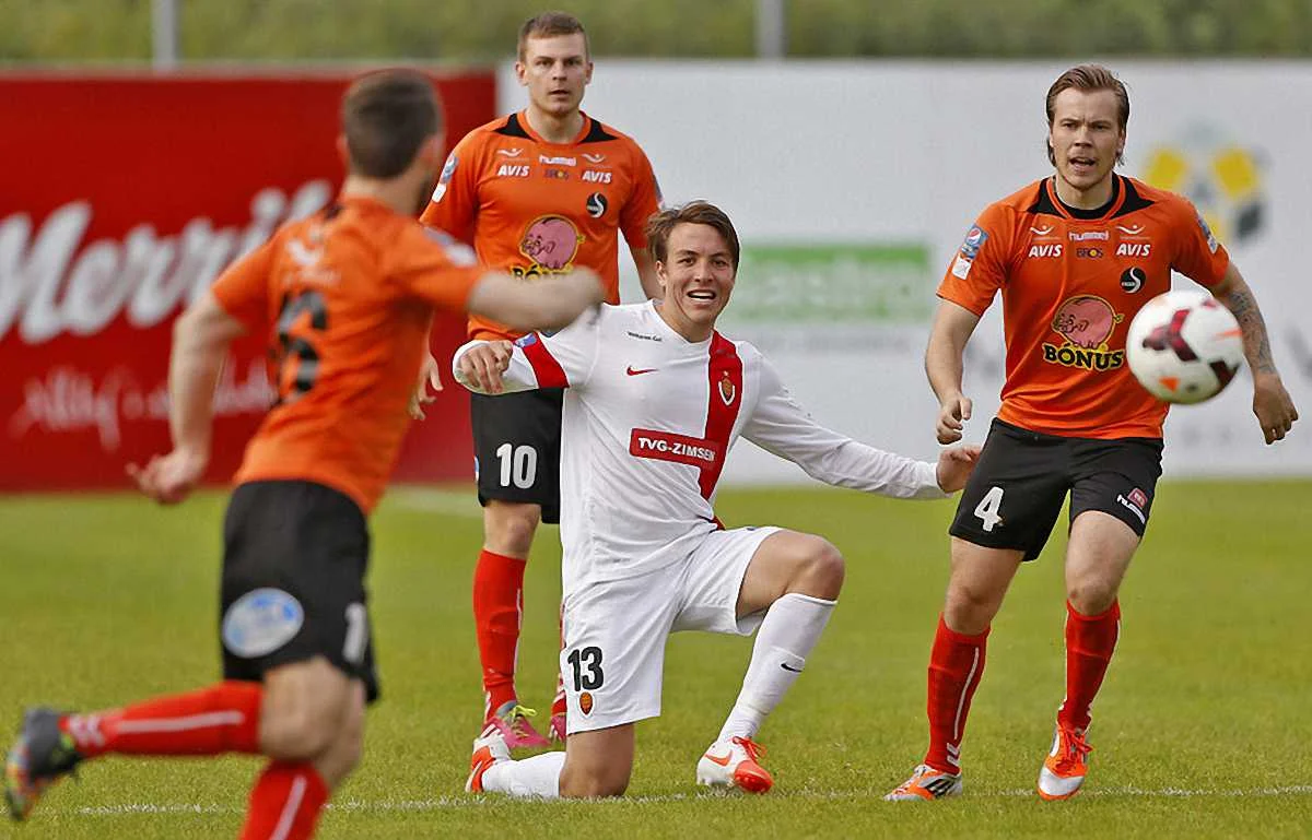 Арнтор Инге Кристинссон и партнера "прибил", и гол сопернику подарил