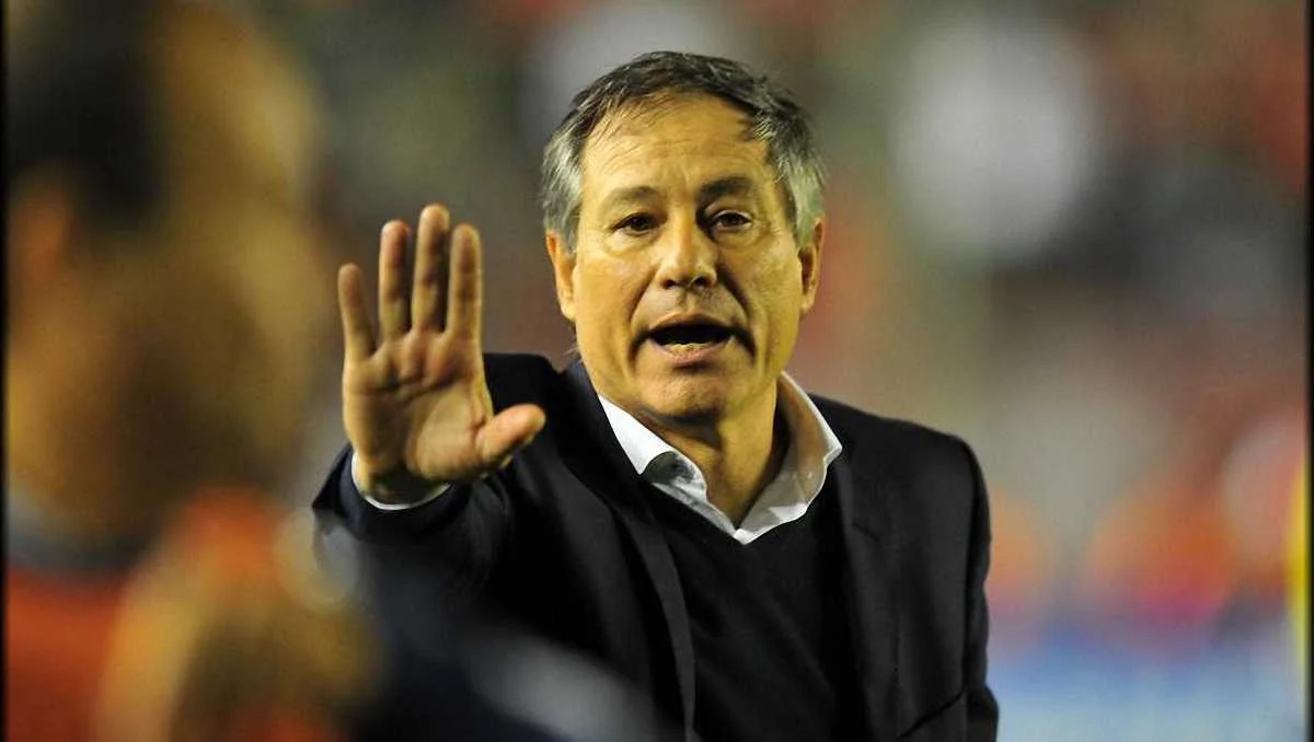 Ариель Холан / Clarin