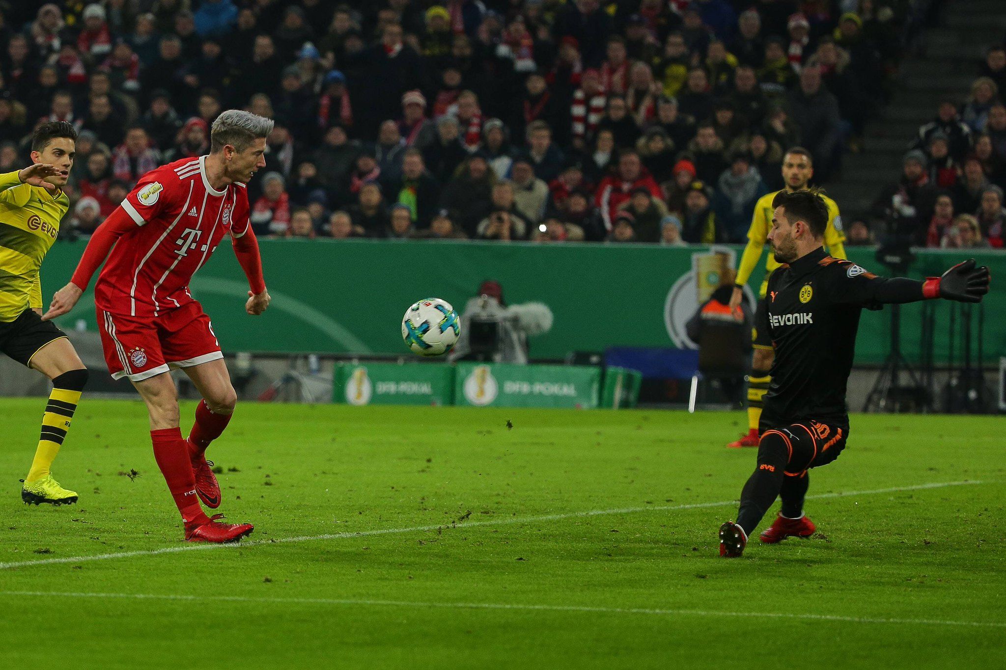 Левандовски не переигрывает Бурки / The DFB-Pokal