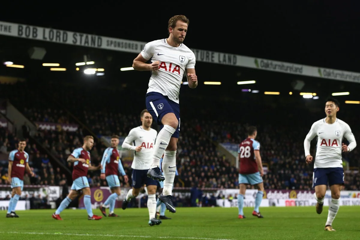 Кейн празднует забитый гол