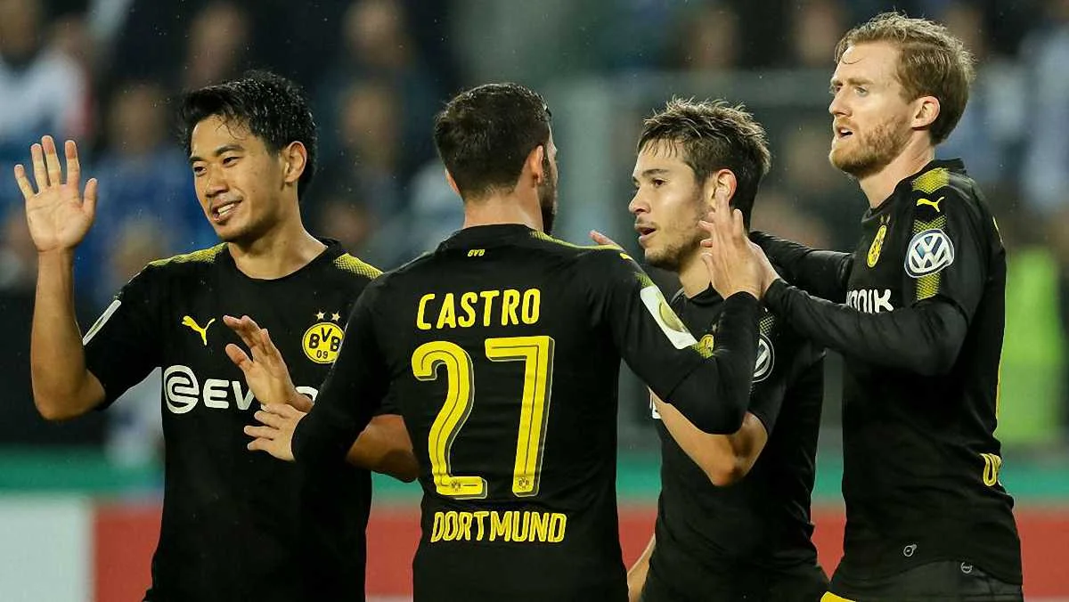 Андре Шюррле (справа)