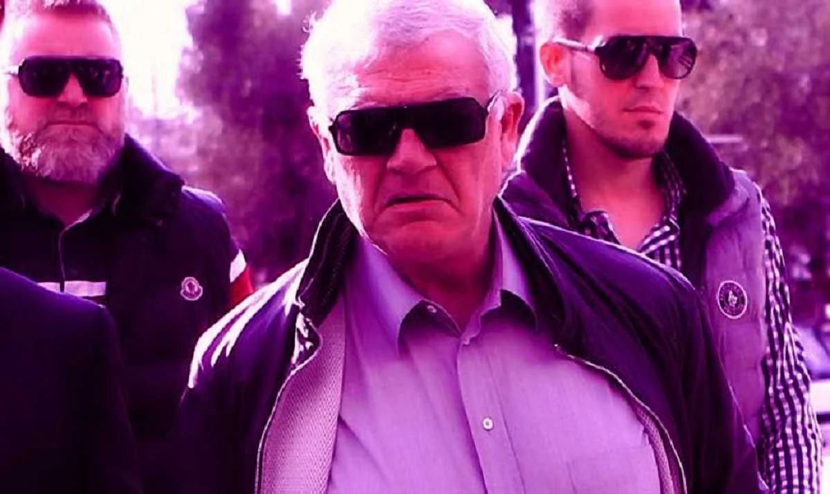 Дімітріс Меліссанідіс і його свита