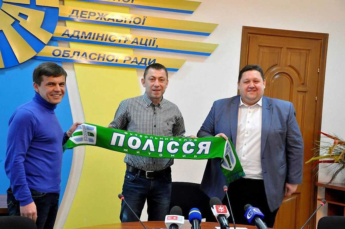 Александр Призетко (в центре) / ФК Полесье