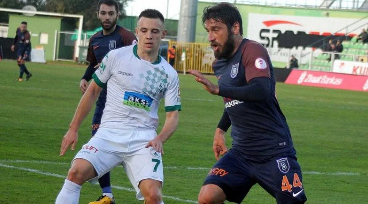 Дмитрий Коркишко (слева)