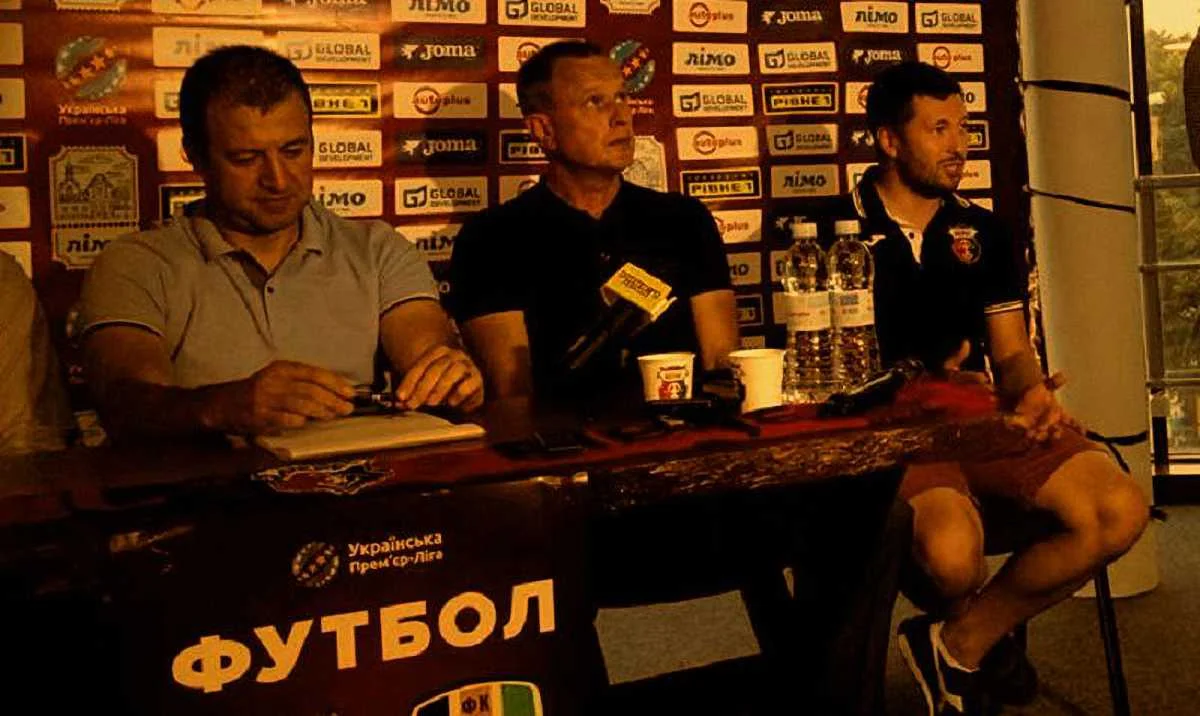 Андрей Панькив (в центре)