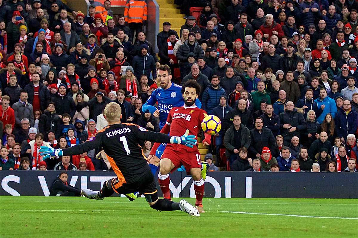 Мохамед Салах забивает Шмейхелю / твиттер Ливерпуля