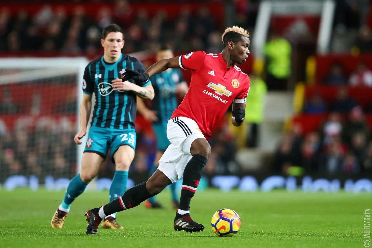 Погба с мячом