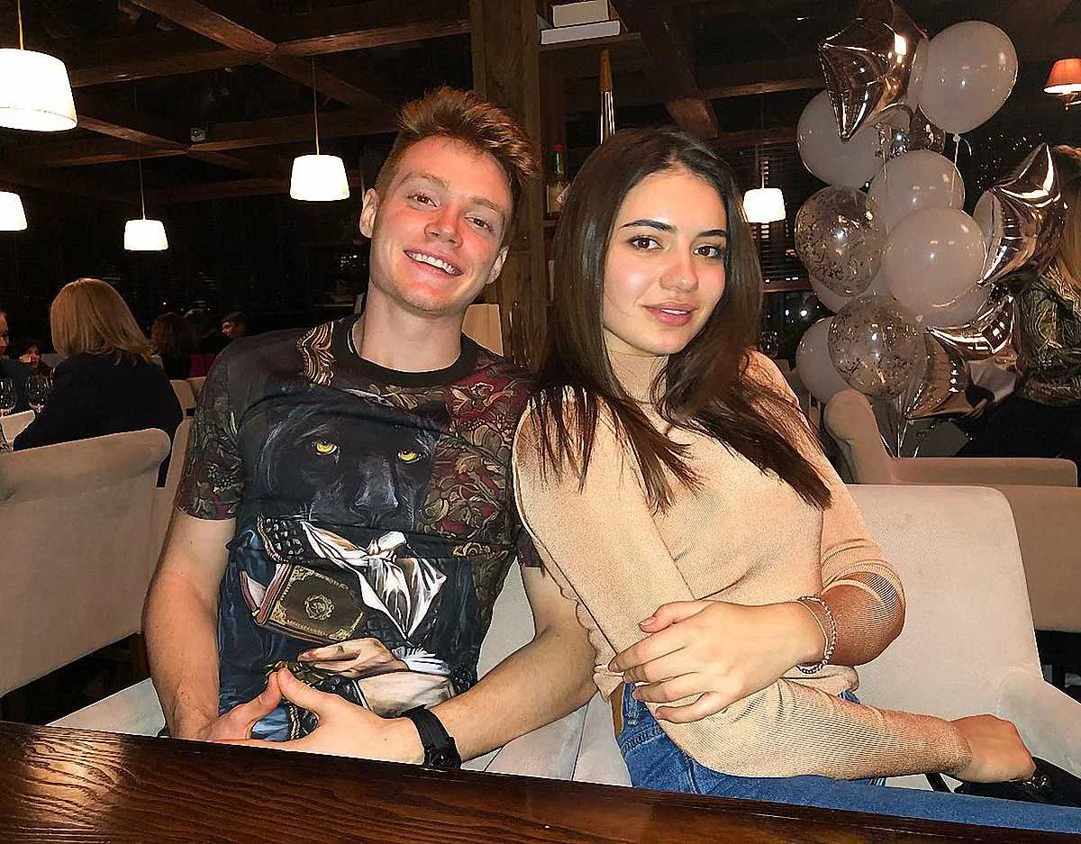 Віктор Циганков з подругою