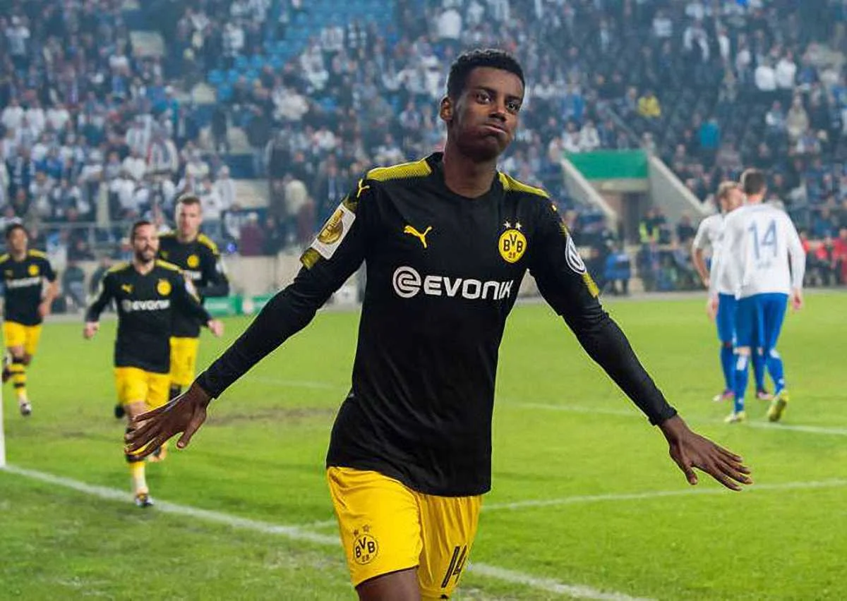 Александр Исак