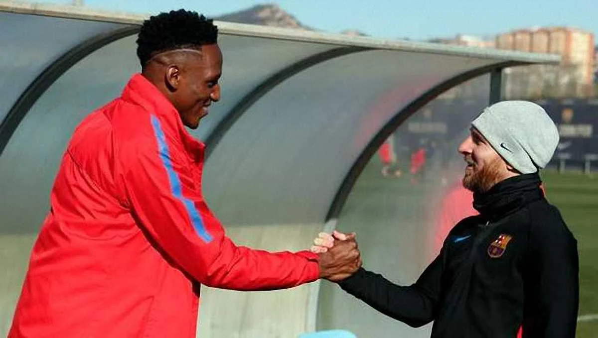 Міна поруч з Мессі