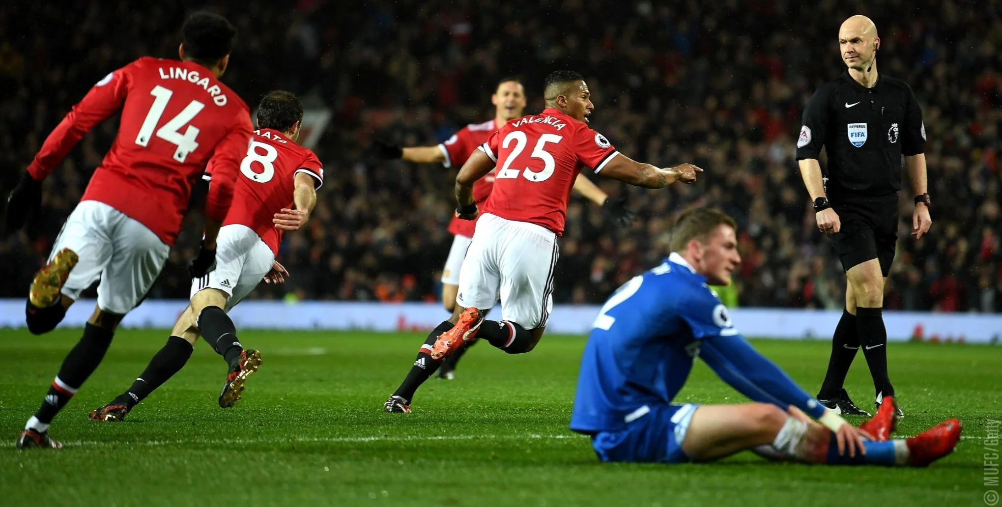 Валенсія святкує гол / Twitter