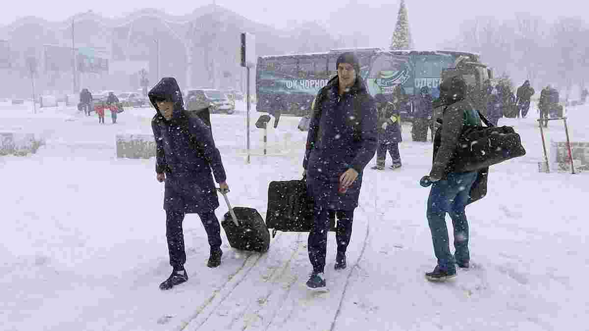 Чорноморець не зміг вилетіти на турецький збір через снігопад