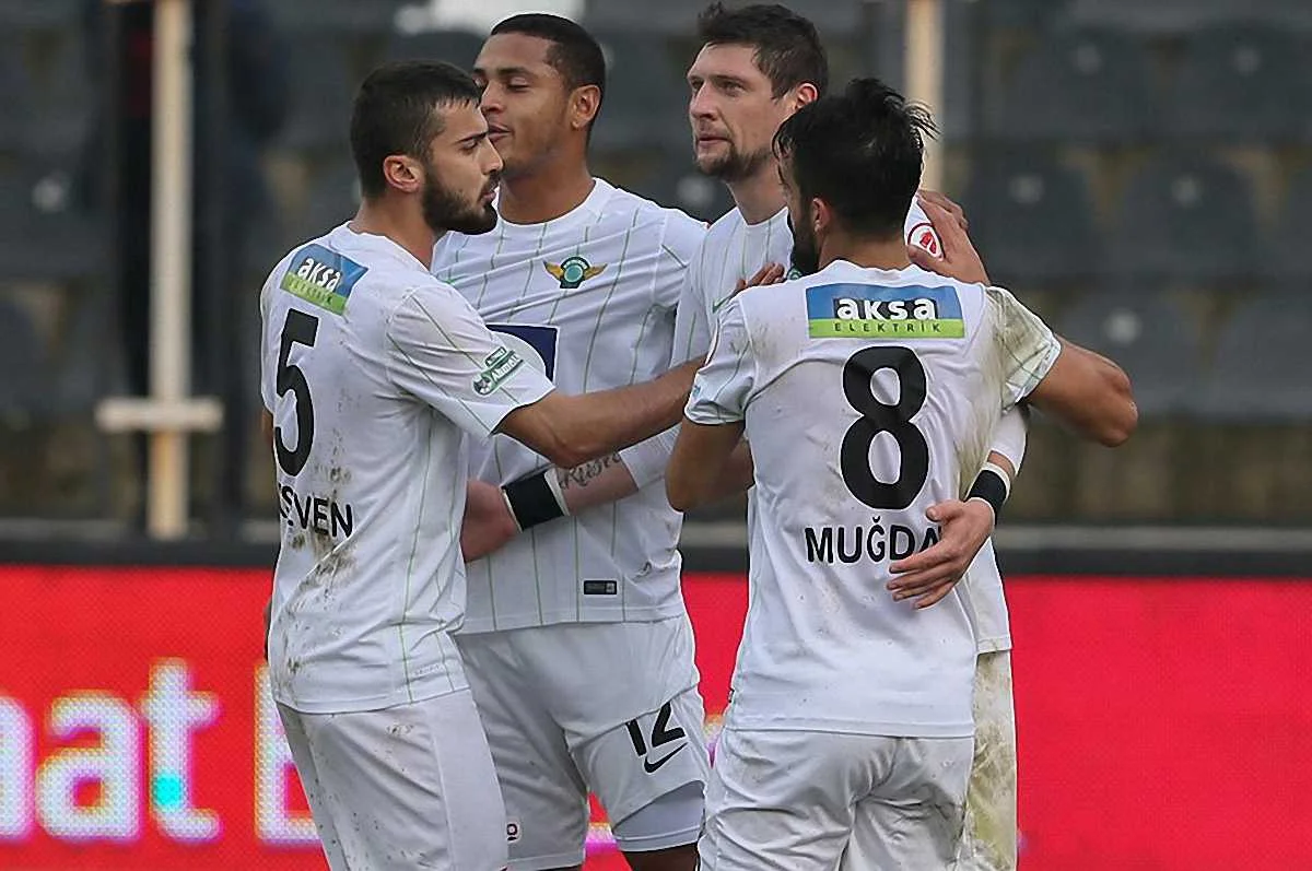 Євген Селезньов (другий справа) / фото NTV Spor