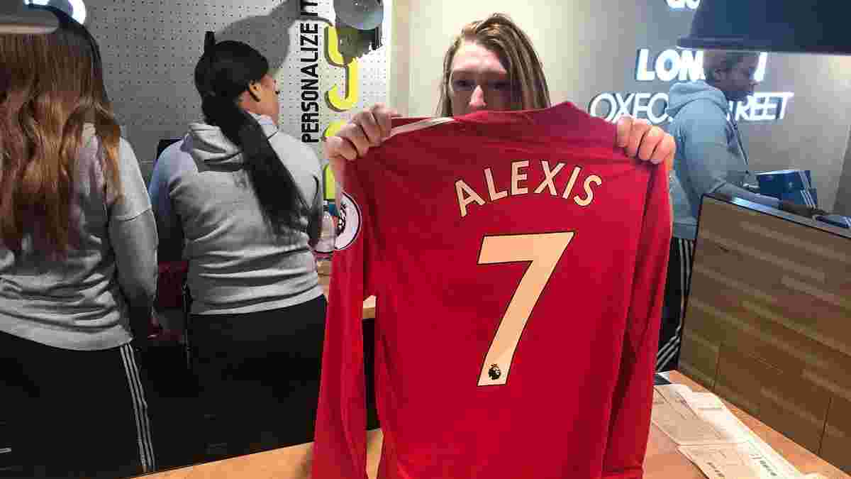 Адидас начал продажу футболок Манчестер Юнайтед с именем Алексис и 7 номером на спине