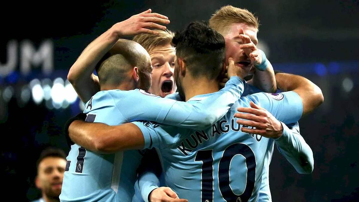 Олександр Зінченко з партнерами / фото: офіційний сайт ФК Манчестер Сіті