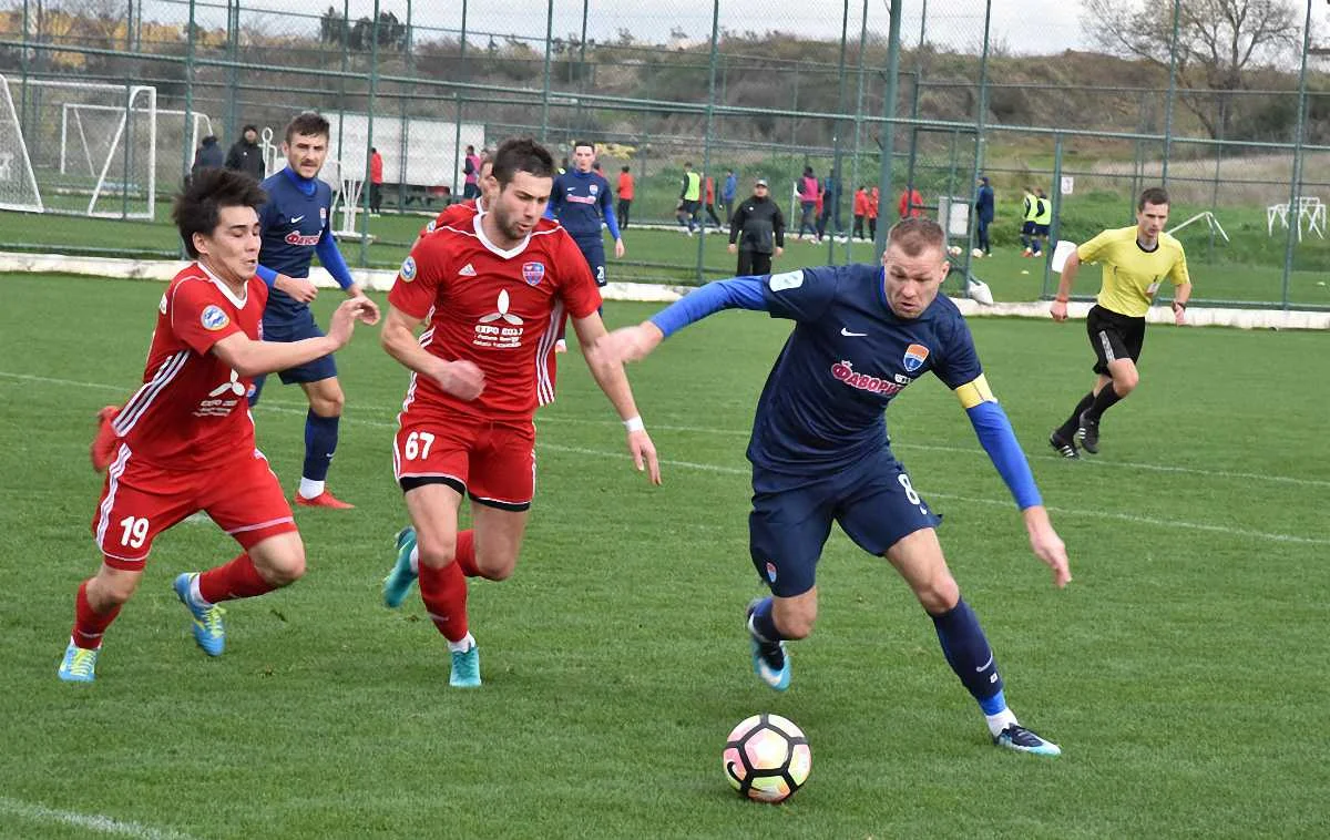 Руслан Фомін (праворуч) / ФК Маріуполь