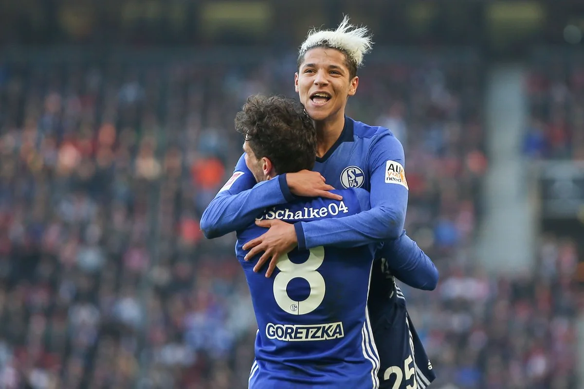 Харит празднует гол с пенальти / Twitter Шальке