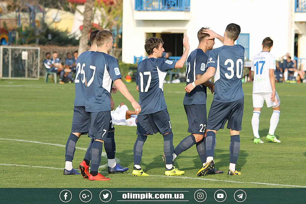 гравці Олімпіка святкують перемогу / ФК Олімпік
