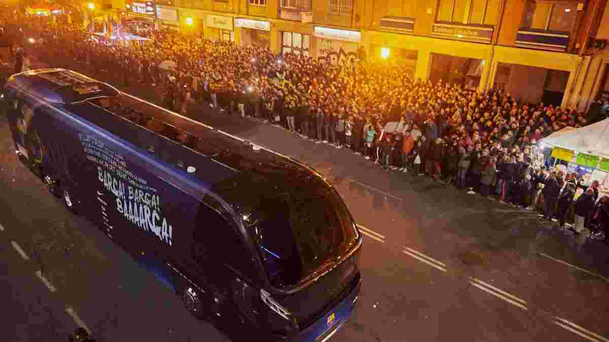 Фанаты Валенсии забросали автобус Барселоны камнями