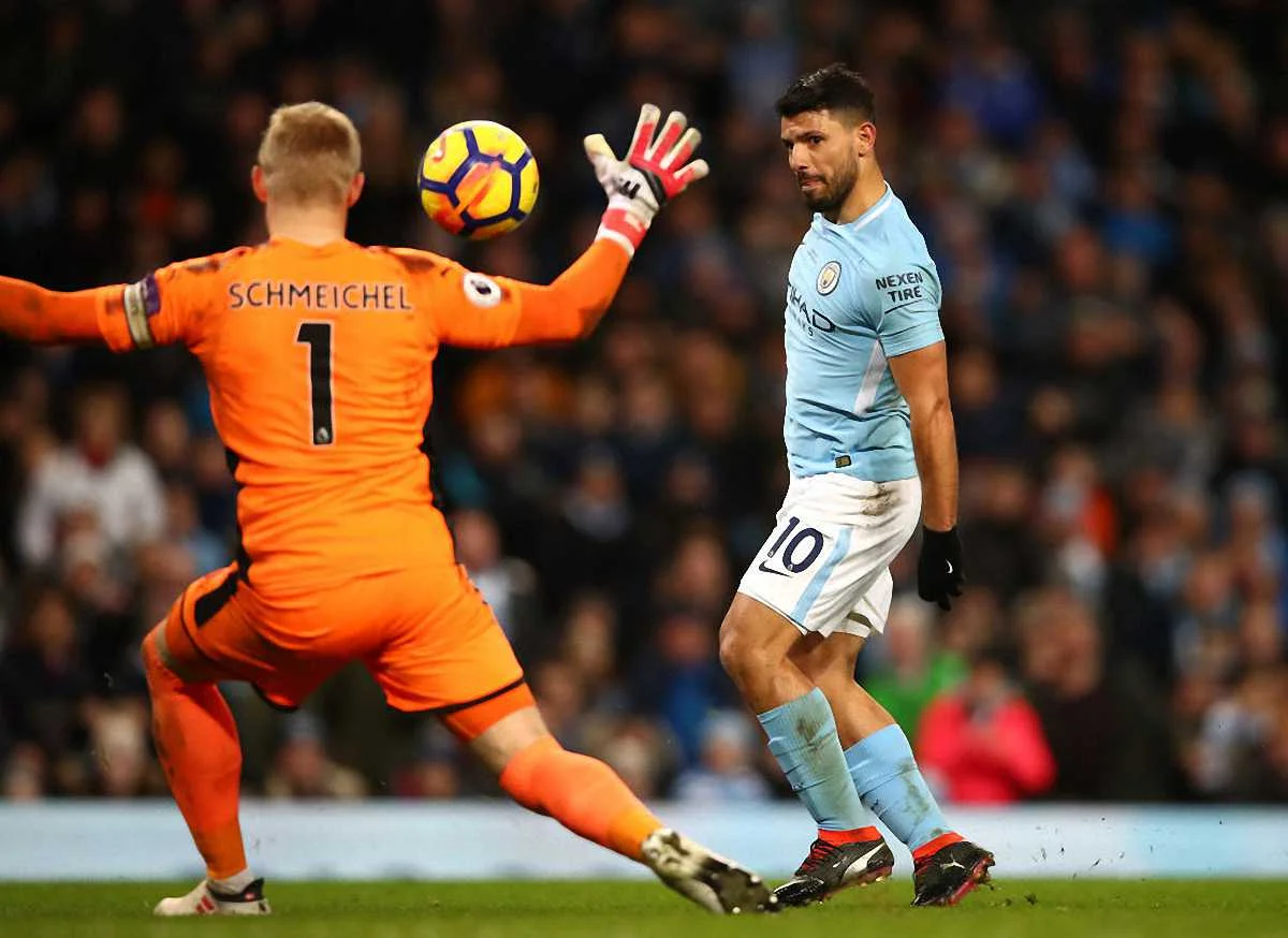 Каспер Шмайхель и Серхио Агуэро / Getty Images