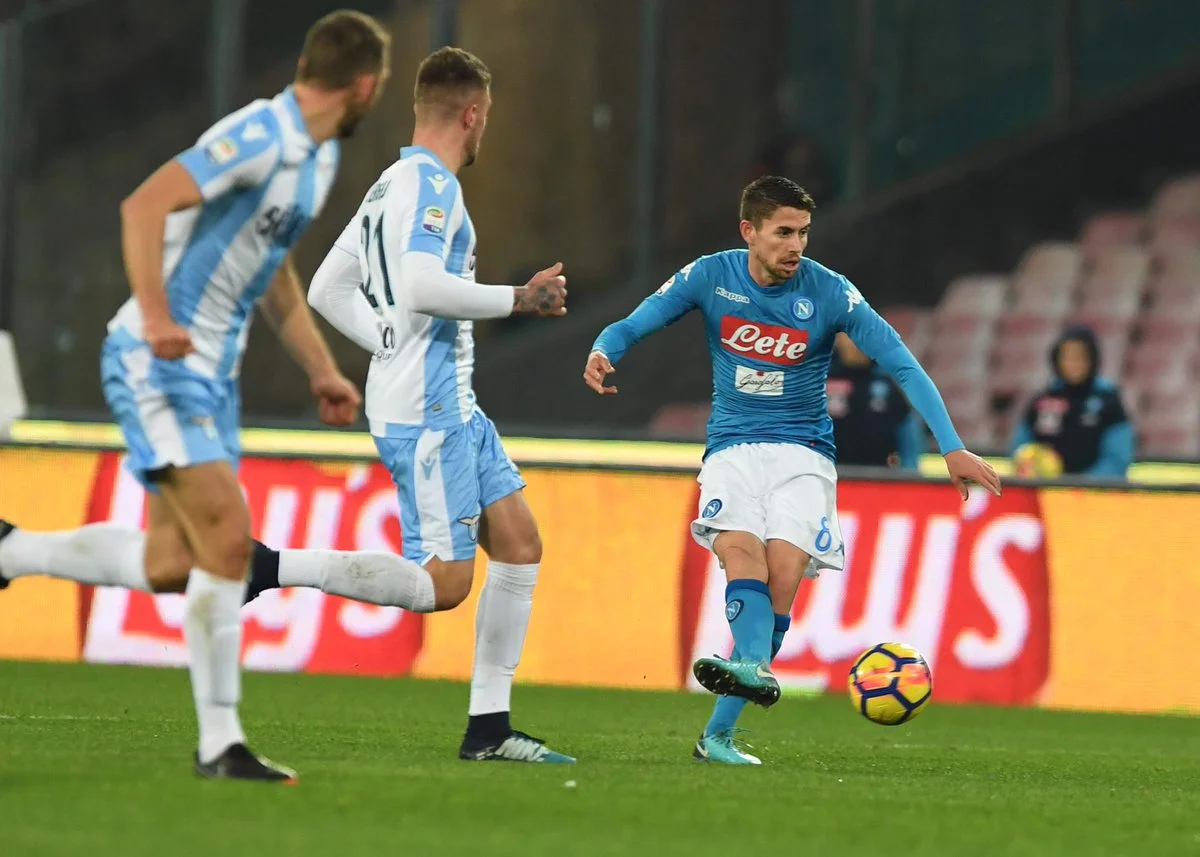 Жоржінью з м'ячем