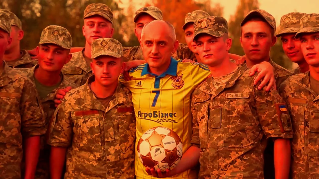 Олег Собуцький допомагає українській армії